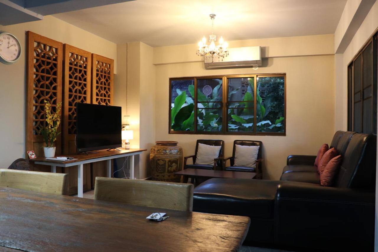 8Th House @ Center Of Chiangmai Old Town Apartment Чиангмай Екстериор снимка