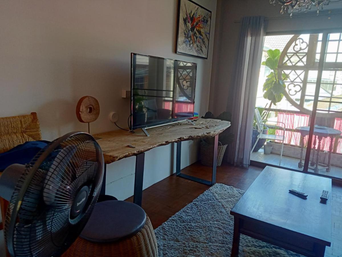 8Th House @ Center Of Chiangmai Old Town Apartment Чиангмай Екстериор снимка